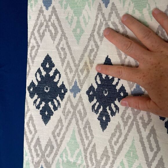 Target Threshold Table Runner + 4 Placements - Picture 2 of 8